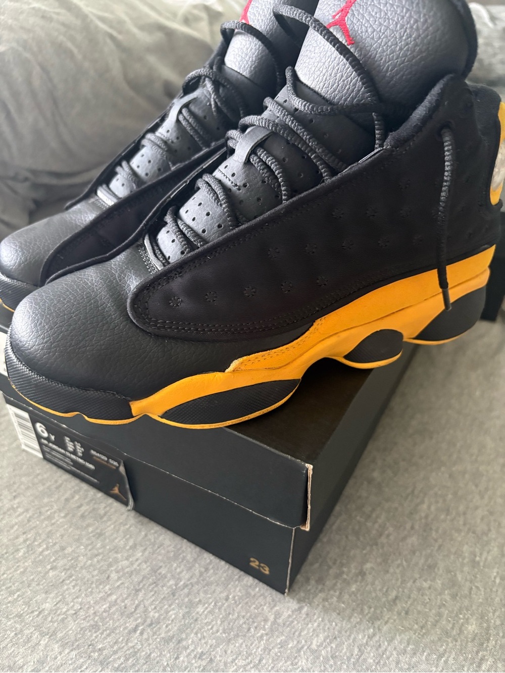 Air Jordan 13 Retro (GS) size 6 like new